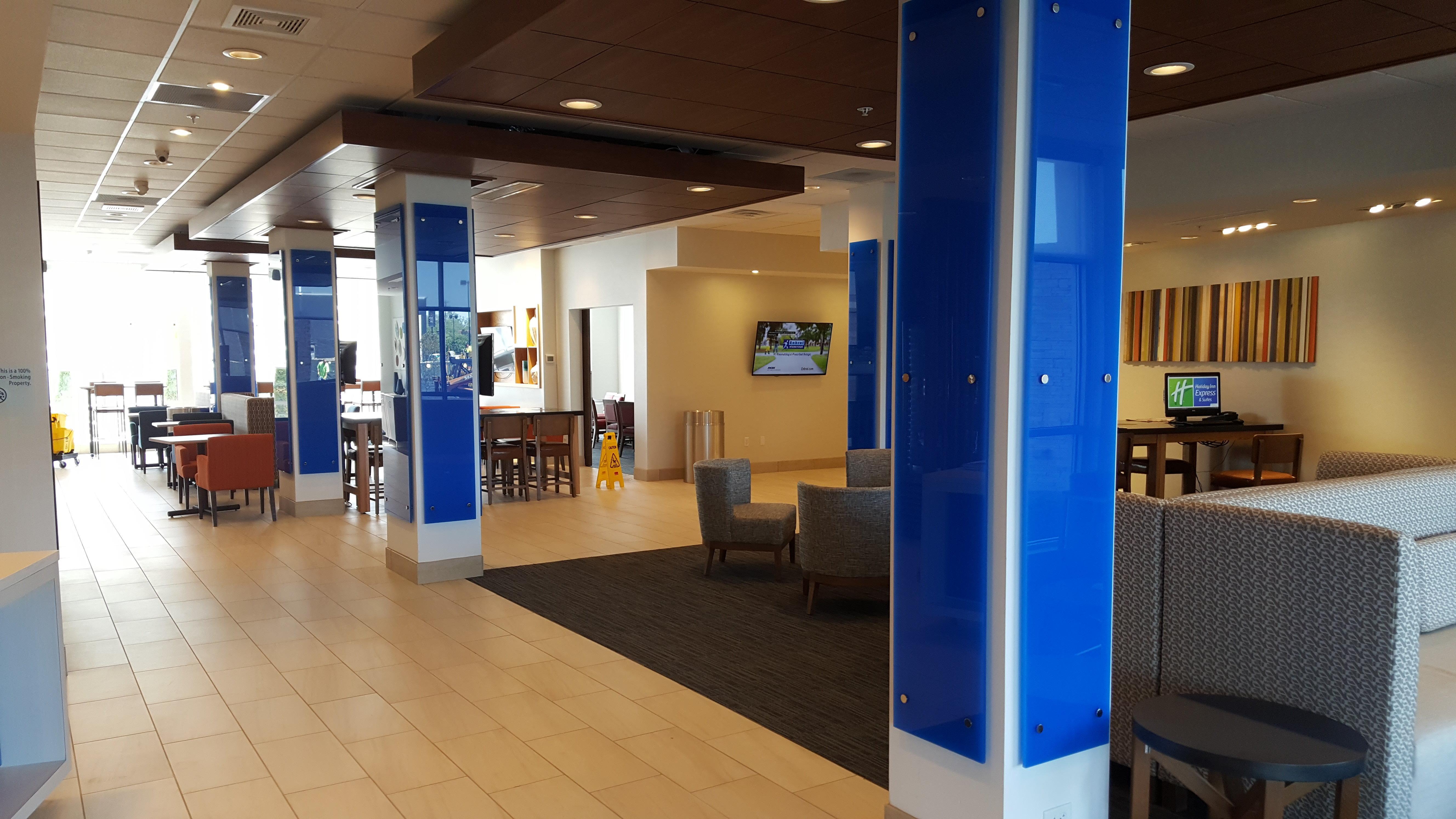 Holiday Inn Express & Suites Toledo West By Ihg Buitenkant foto