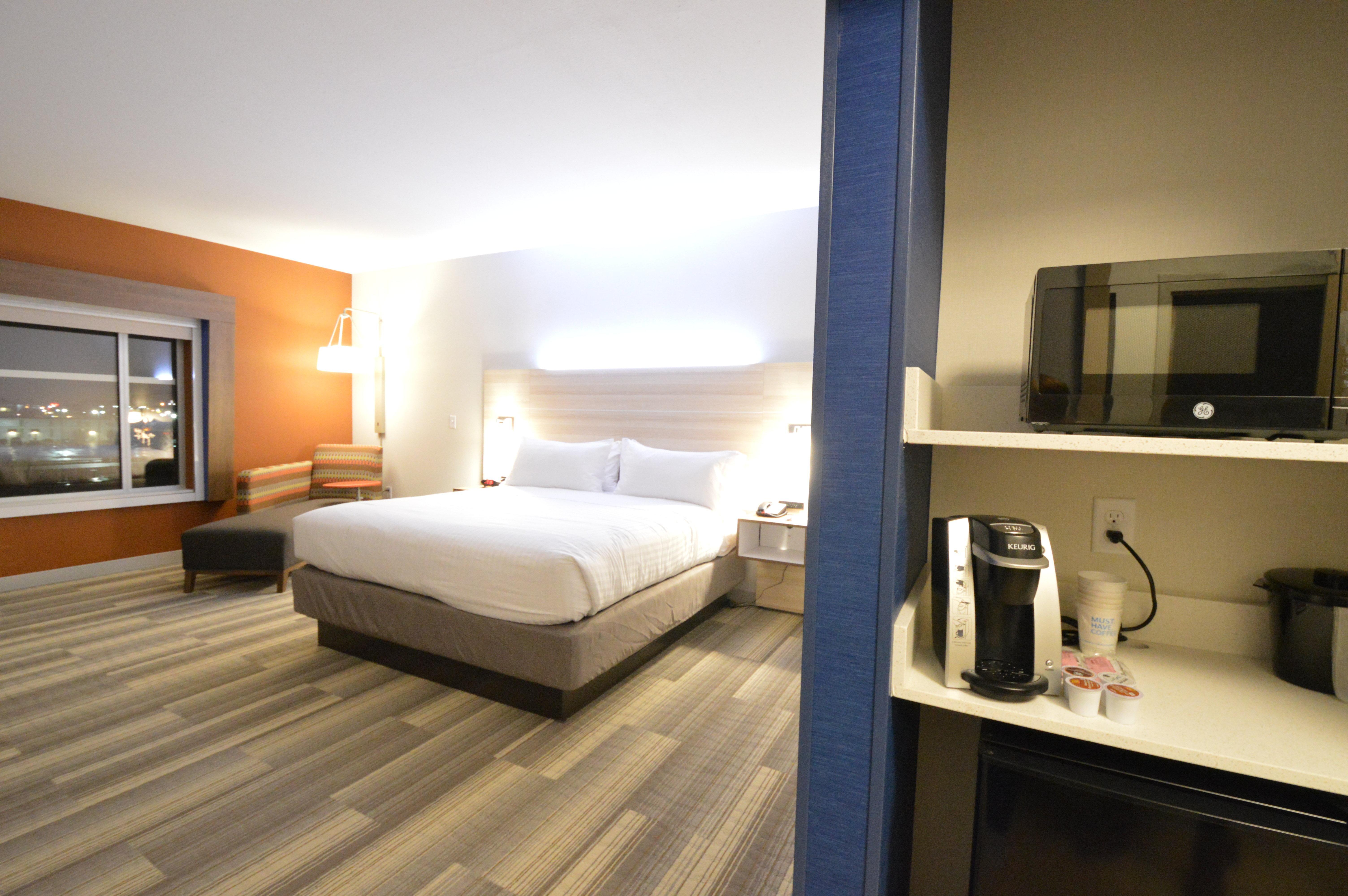 Holiday Inn Express & Suites Toledo West By Ihg Buitenkant foto