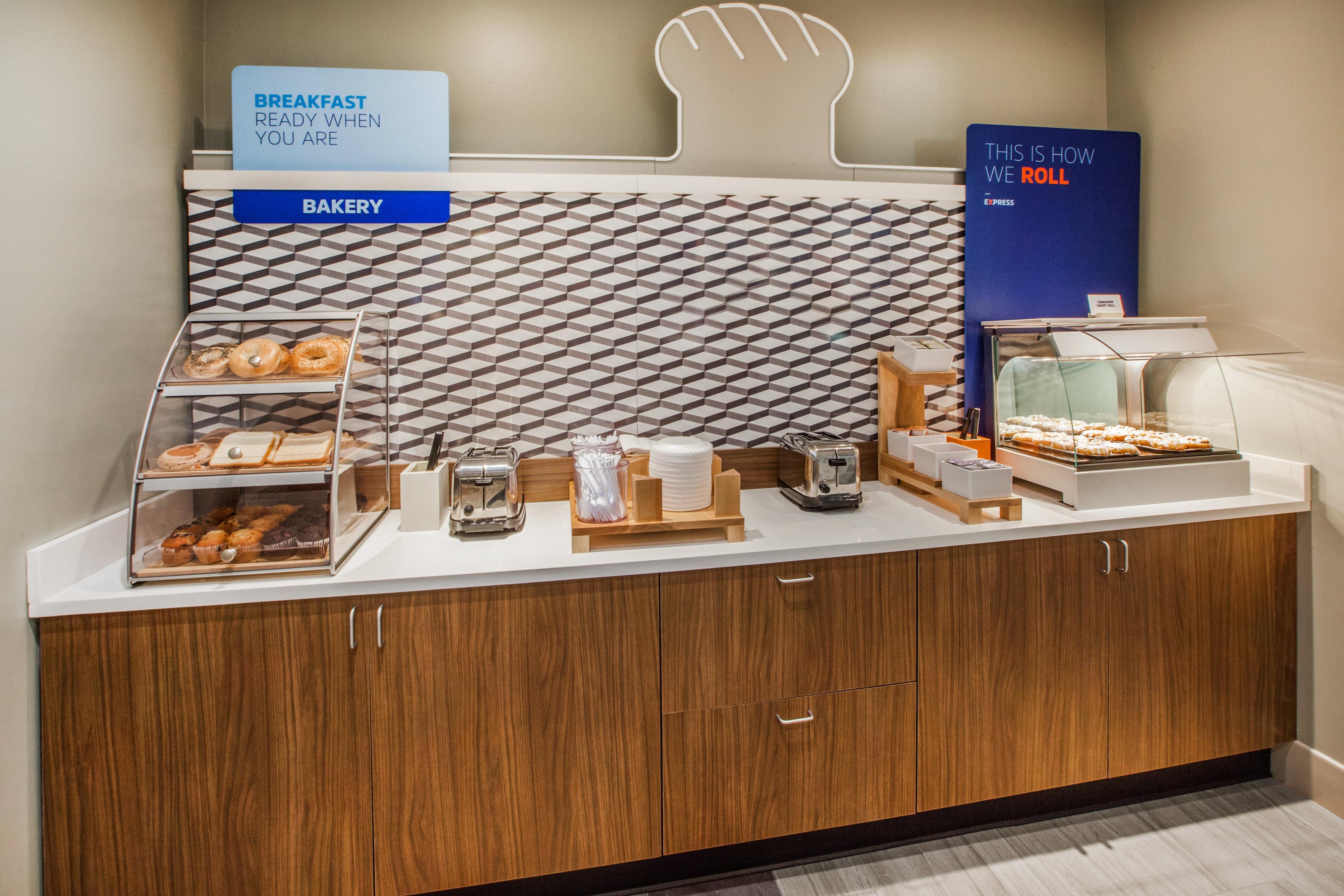 Holiday Inn Express & Suites Toledo West By Ihg Buitenkant foto