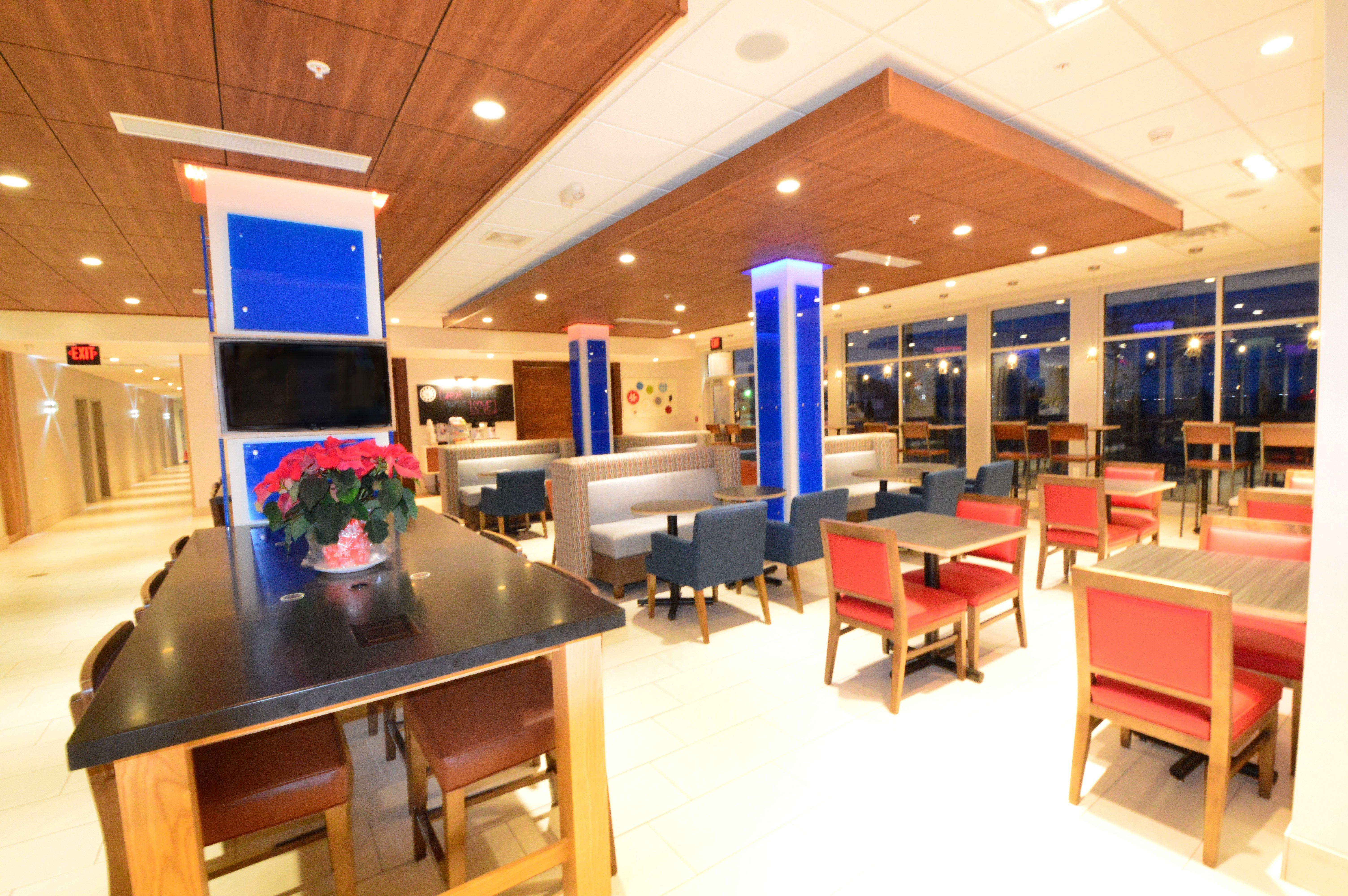 Holiday Inn Express & Suites Toledo West By Ihg Buitenkant foto