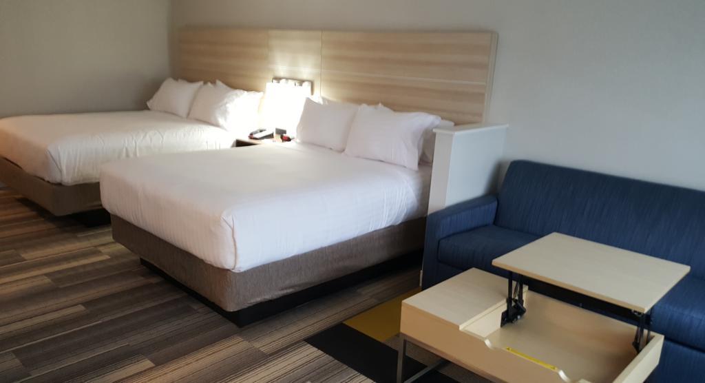 Holiday Inn Express & Suites Toledo West By Ihg Buitenkant foto