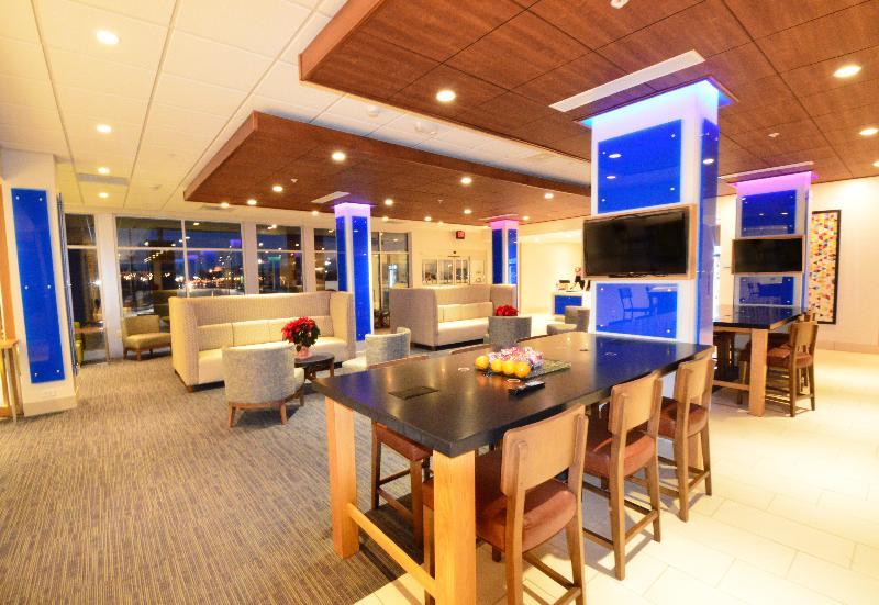 Holiday Inn Express & Suites Toledo West By Ihg Buitenkant foto